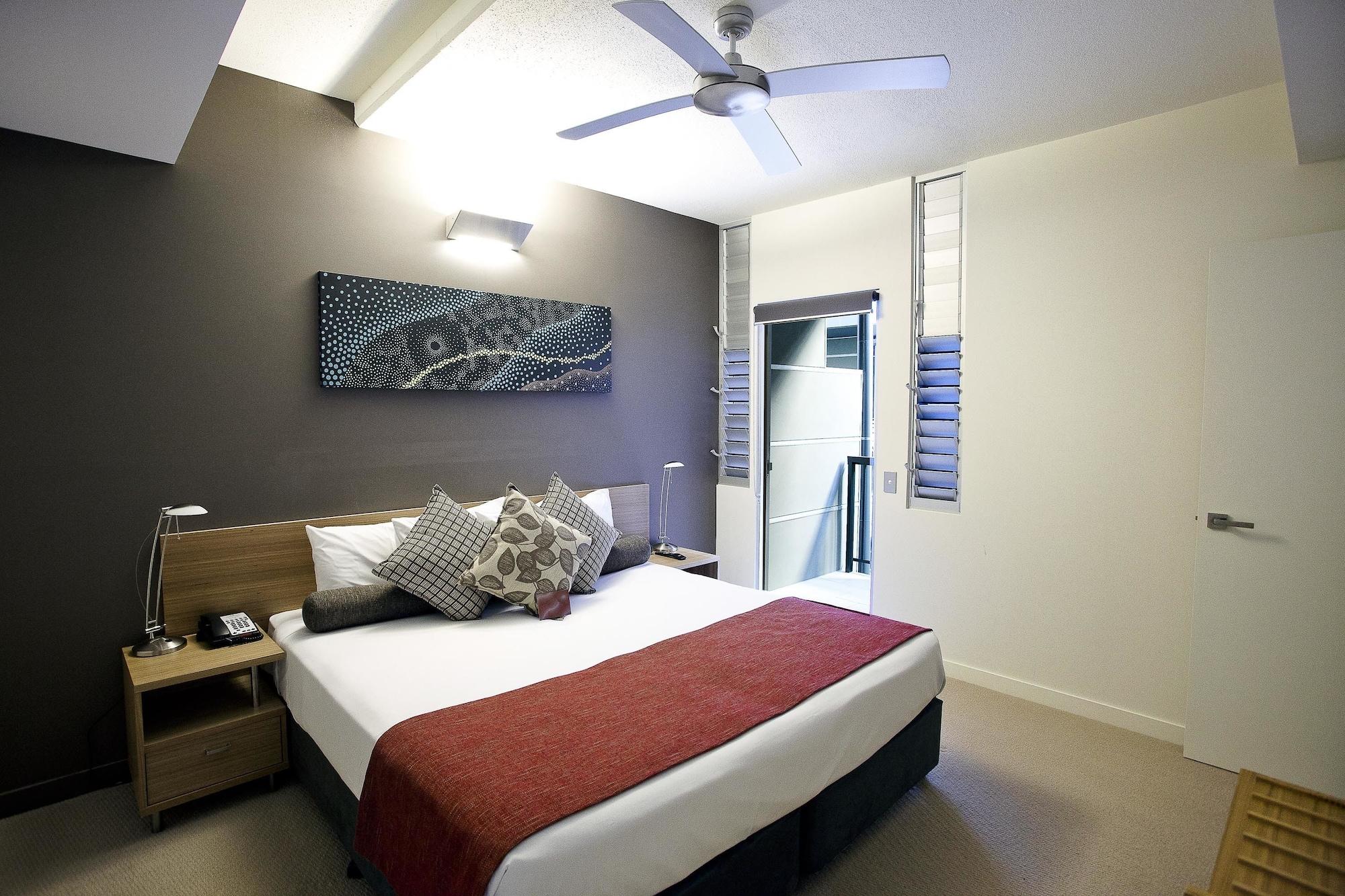 Peppers Noosa Resort And Villas Kültér fotó A bedroom at the Mantra on the Lake