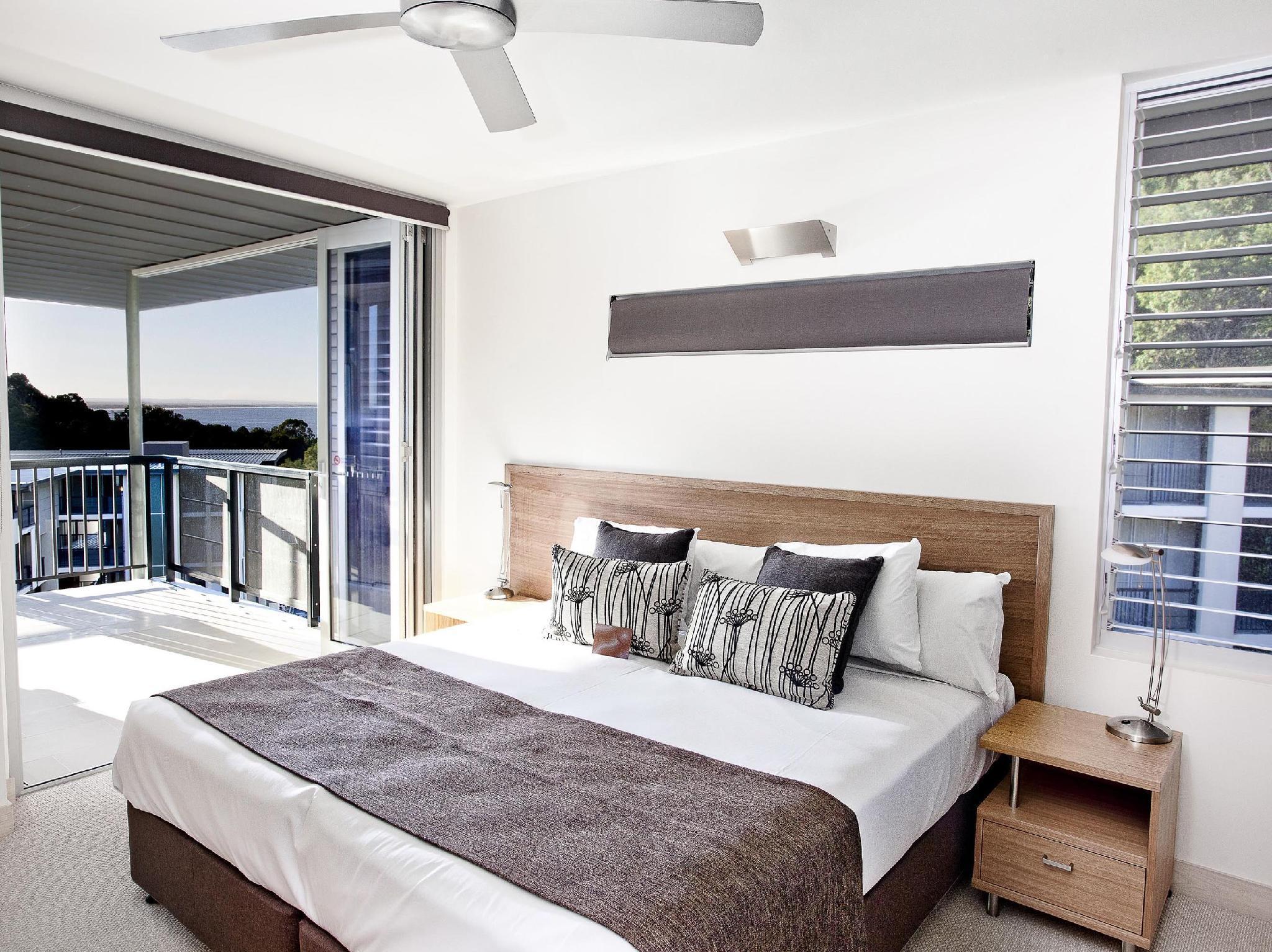 Peppers Noosa Resort And Villas Kültér fotó A bedroom at the Mantra Trilogy