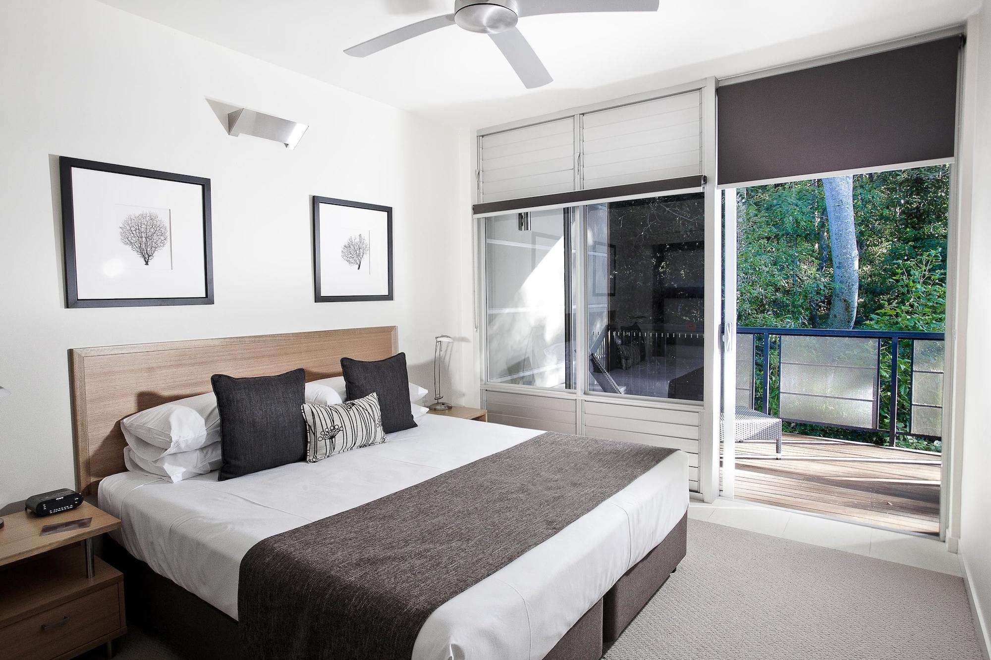 Peppers Noosa Resort And Villas Kültér fotó A bedroom at the Mantra on Saltwater Island