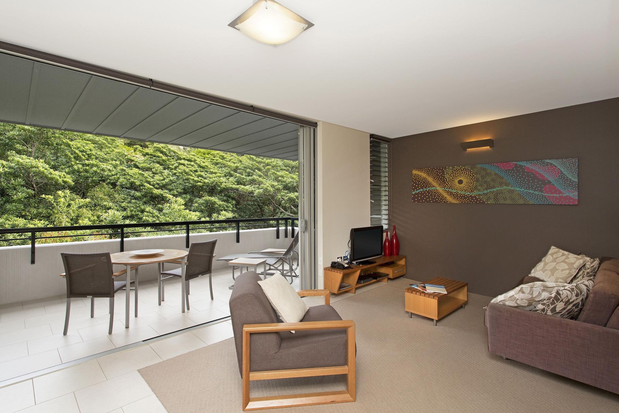 Peppers Noosa Resort And Villas Kültér fotó A living room with a balcony