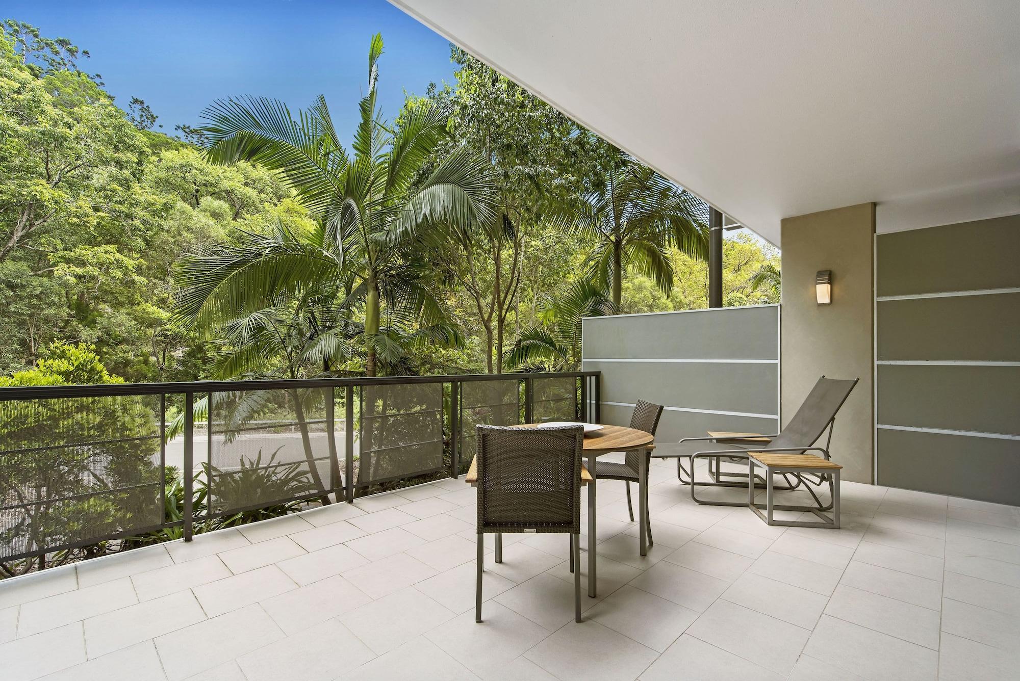 Peppers Noosa Resort And Villas Kültér fotó A balcony at the hotel