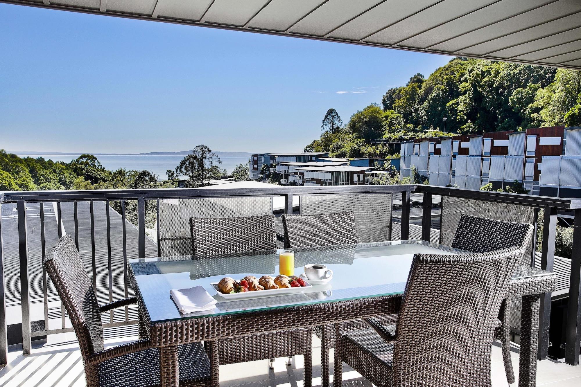 Peppers Noosa Resort And Villas Kültér fotó A balcony with a retractable awning
