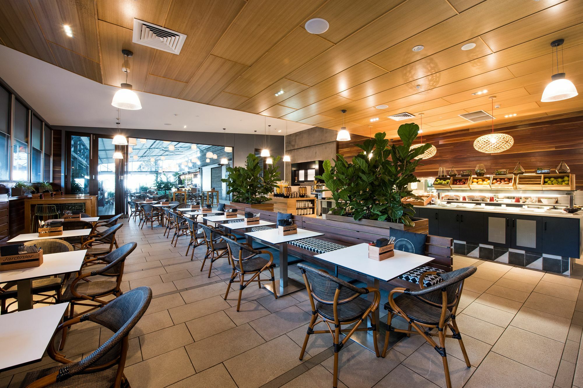 Peppers Noosa Resort And Villas Kültér fotó The interior of the restaurant